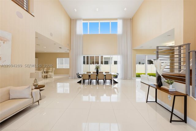 7525 NW 103rd Pl, Doral, FL 33178