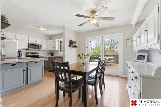 7717 Cottonwood Avenue, La Vista, NE 68128