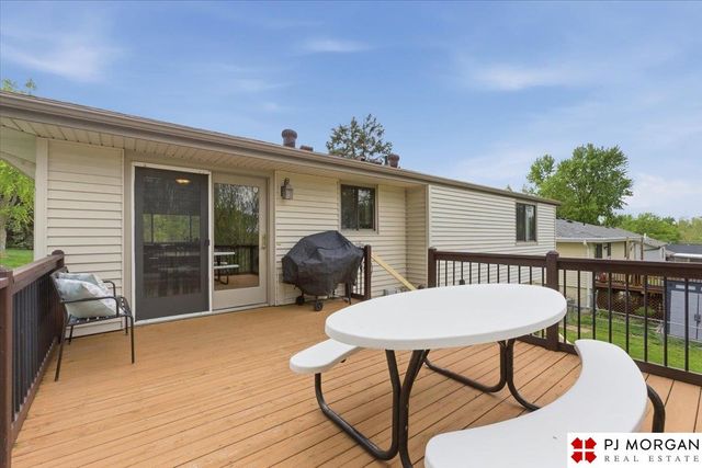 7717 Cottonwood Avenue, La Vista, NE 68128