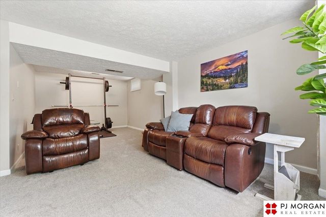 7717 Cottonwood Avenue, La Vista, NE 68128