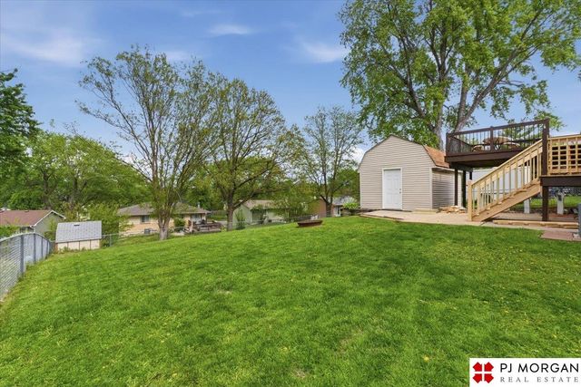 7717 Cottonwood Avenue, La Vista, NE 68128