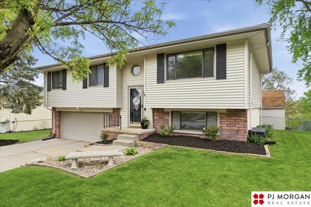 7717 Cottonwood Avenue, La Vista, NE 68128
