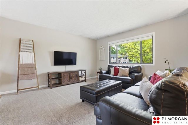 7717 Cottonwood Avenue, La Vista, NE 68128