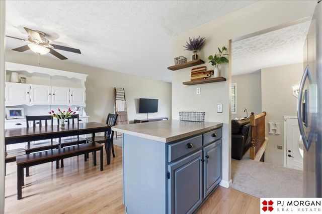 7717 Cottonwood Avenue, La Vista, NE 68128