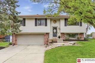 7717 Cottonwood Avenue, La Vista, NE 68128