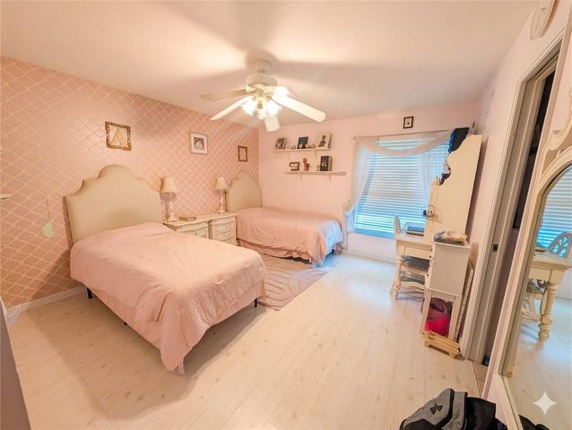 18027 PALM BREEZE DRIVE, Tampa, FL 33647