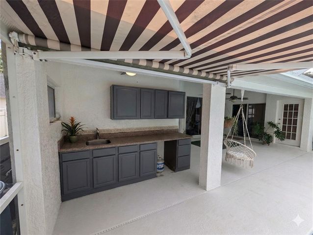 18027 PALM BREEZE DRIVE, Tampa, FL 33647