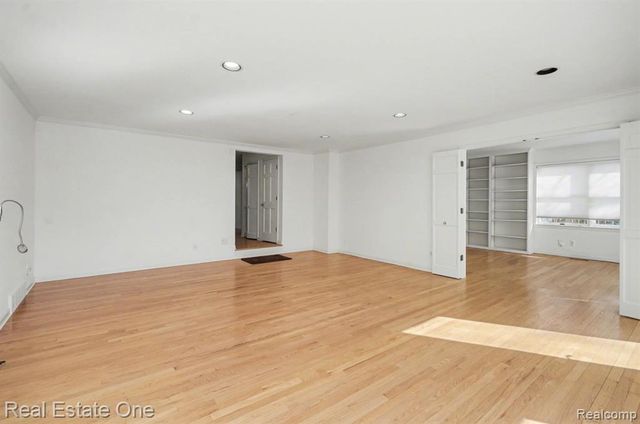 5840 Inkster - House, West Bloomfield, MI 48323