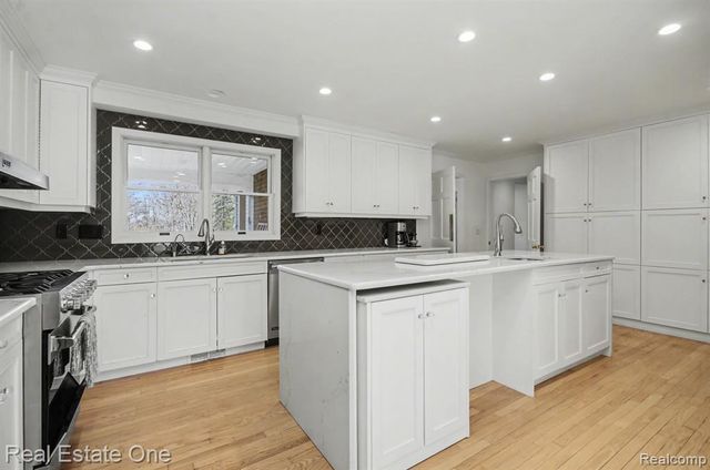 5840 Inkster - House, West Bloomfield, MI 48323