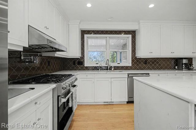 5840 Inkster - House, West Bloomfield, MI 48323