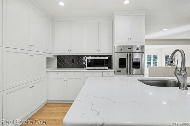 5840 Inkster - House, West Bloomfield, MI 48323