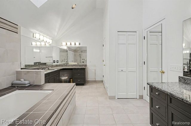 5840 Inkster - House, West Bloomfield, MI 48323