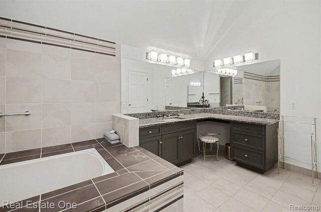 5840 Inkster - House, West Bloomfield, MI 48323