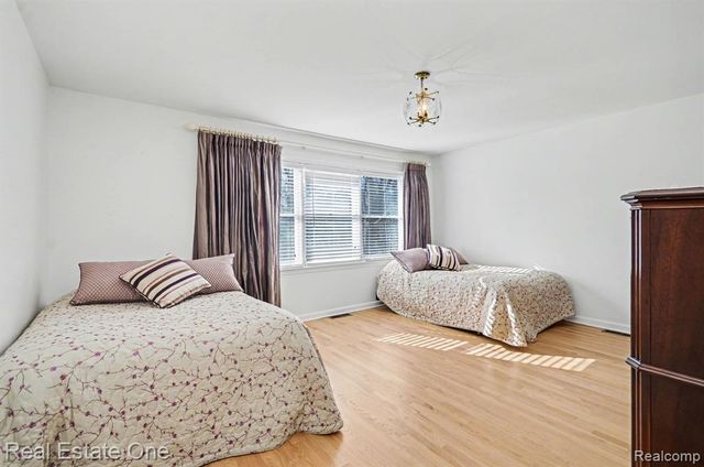 5840 Inkster - House, West Bloomfield, MI 48323
