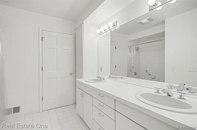 5840 Inkster - House, West Bloomfield, MI 48323
