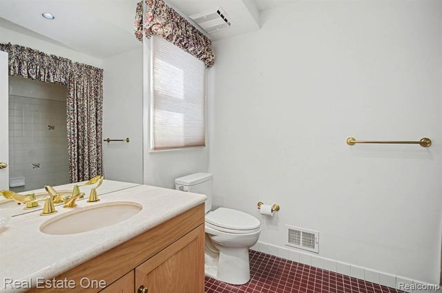 5840 Inkster - House, West Bloomfield, MI 48323