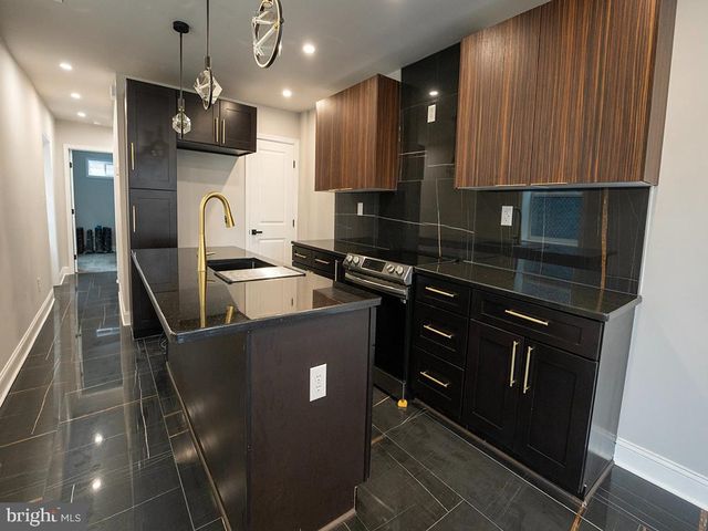 2005 N LAWRENCE ST, Philadelphia, PA 19122