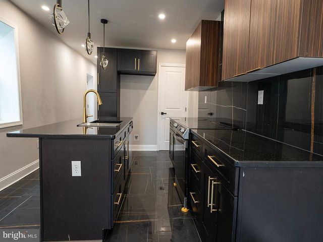 2005 N LAWRENCE ST, Philadelphia, PA 19122