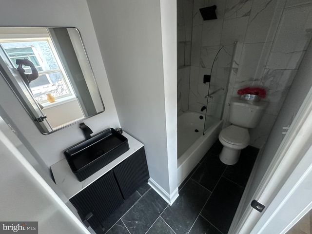 2005 N LAWRENCE ST, Philadelphia, PA 19122