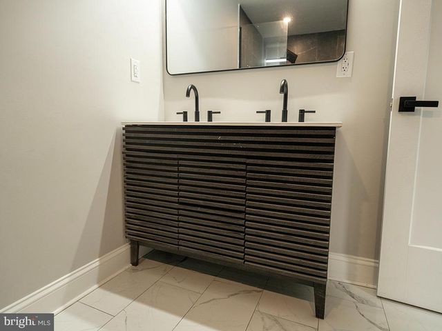 2005 N LAWRENCE ST, Philadelphia, PA 19122