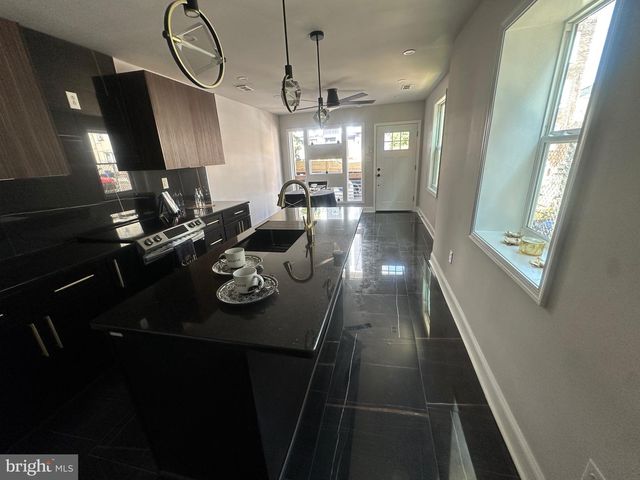 2005 N LAWRENCE ST, Philadelphia, PA 19122