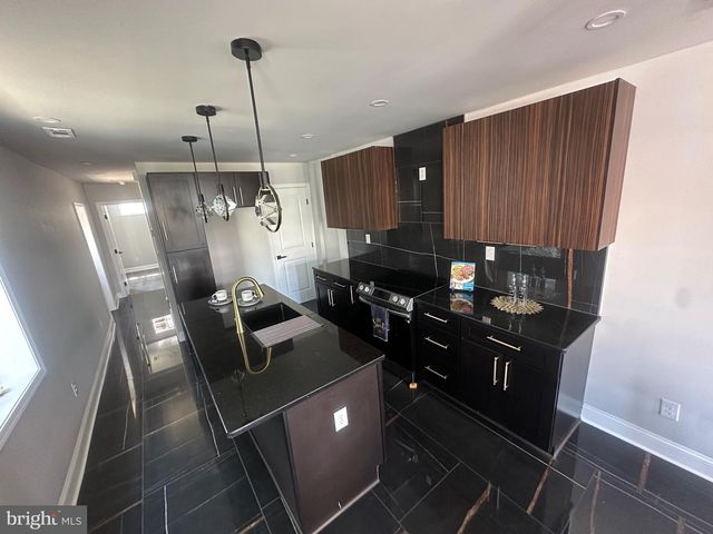 2005 N LAWRENCE ST, Philadelphia, PA 19122