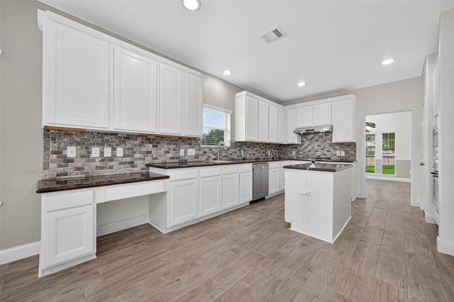 14910 High Meadow Ln, Baytown, TX 77523