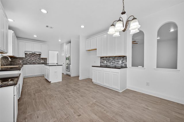 14910 High Meadow Ln, Baytown, TX 77523