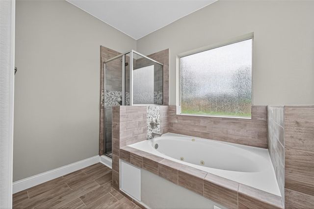 14910 High Meadow Ln, Baytown, TX 77523