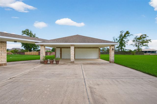 14910 High Meadow Ln, Baytown, TX 77523