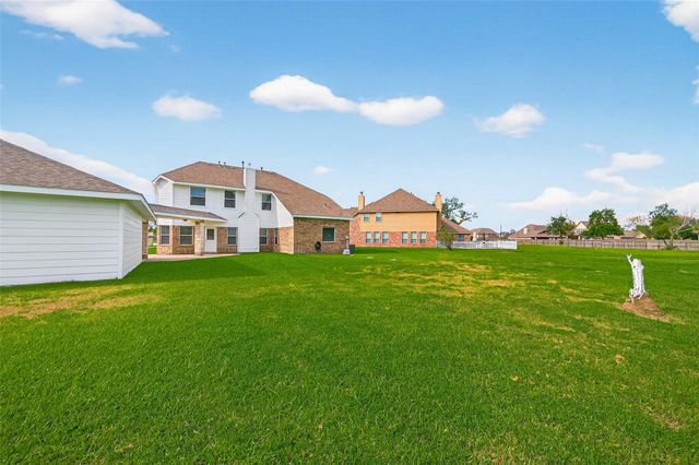 14910 High Meadow Ln, Baytown, TX 77523