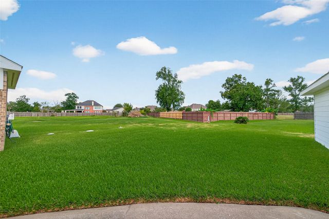 14910 High Meadow Ln, Baytown, TX 77523