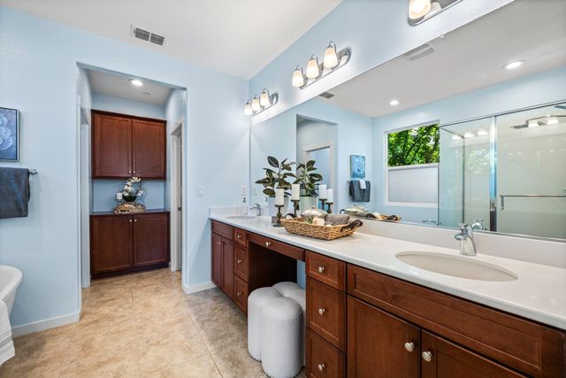 4805 Holden Dr, Rocklin, CA 95677
