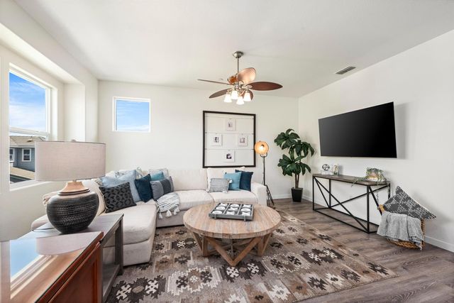 4805 Holden Dr, Rocklin, CA 95677