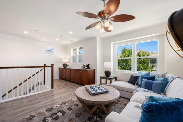 4805 Holden Dr, Rocklin, CA 95677
