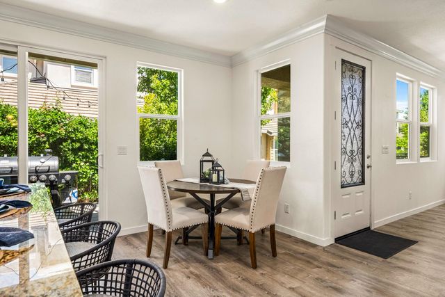 4805 Holden Dr, Rocklin, CA 95677