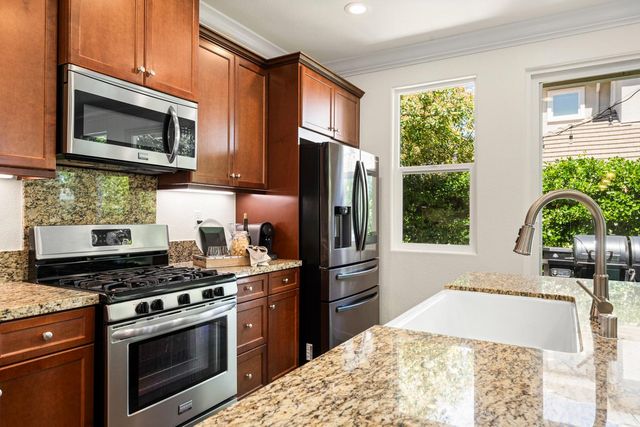4805 Holden Dr, Rocklin, CA 95677