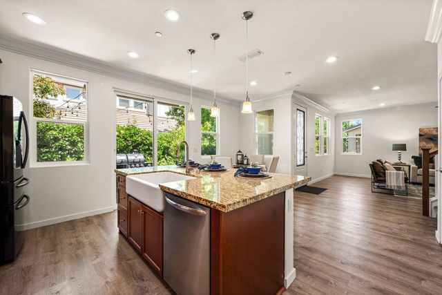4805 Holden Dr, Rocklin, CA 95677
