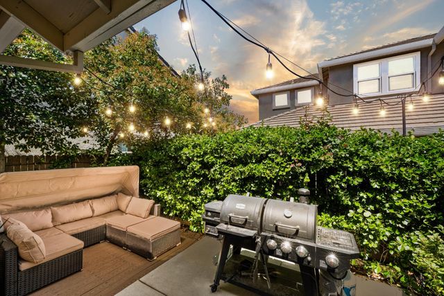 4805 Holden Dr, Rocklin, CA 95677