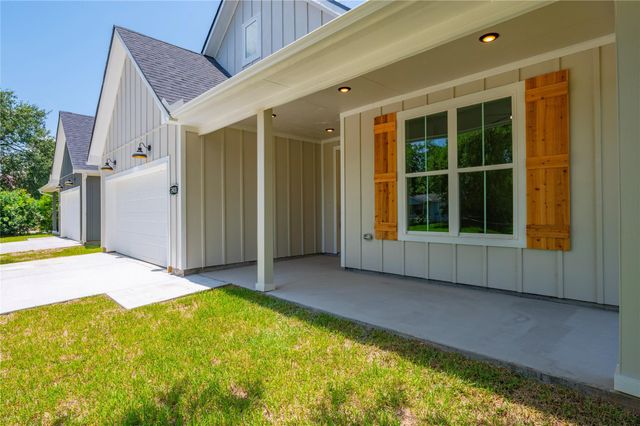 2408 28th Ave N, Texas City, TX 77590