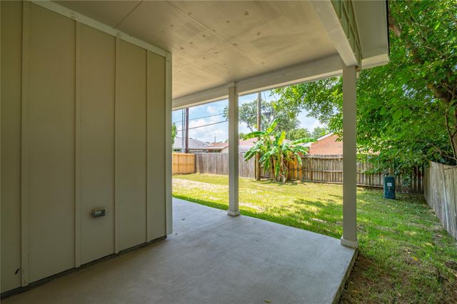 2408 28th Ave N, Texas City, TX 77590