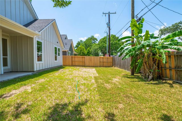 2408 28th Ave N, Texas City, TX 77590
