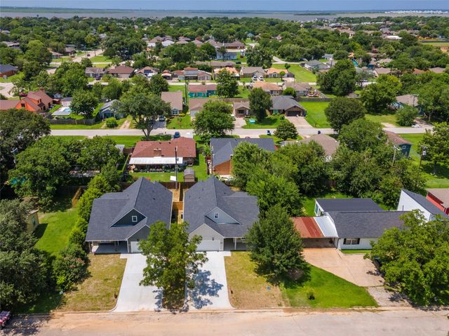 2408 28th Ave N, Texas City, TX 77590