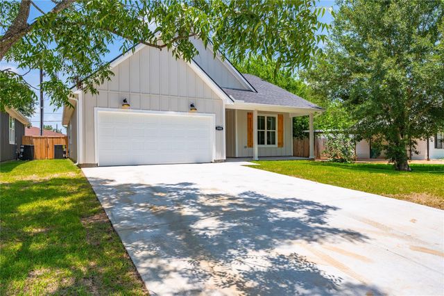 2408 28th Ave N, Texas City, TX 77590