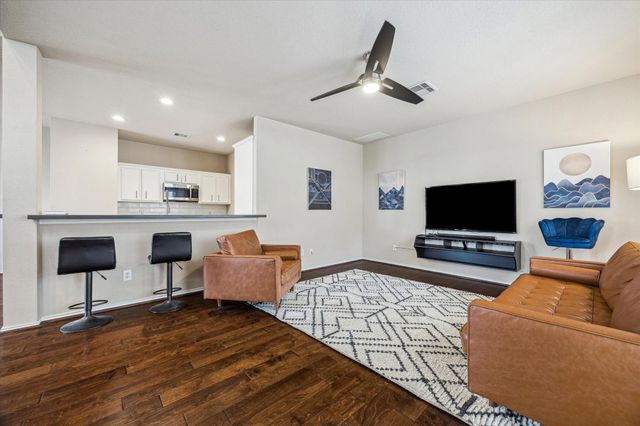 5239 Schuler Street C, Houston, TX 77007