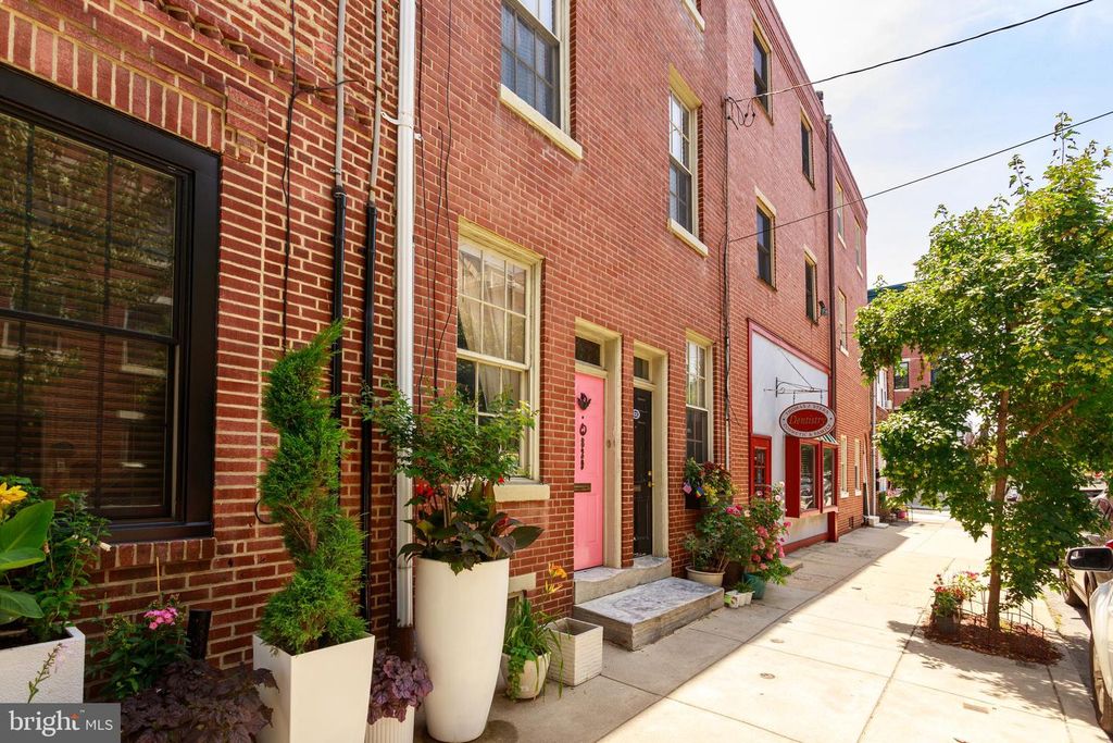 829 S 2ND ST, Philadelphia, PA 19147