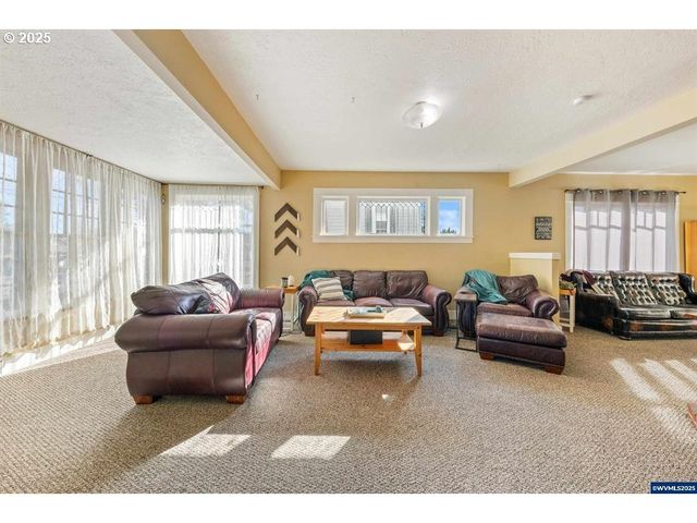 1111 Sw LEVENS St, Dallas, OR 97338