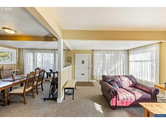 1111 Sw LEVENS St, Dallas, OR 97338