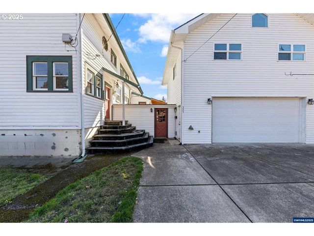 1111 Sw LEVENS St, Dallas, OR 97338