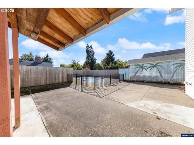 1111 Sw LEVENS St, Dallas, OR 97338